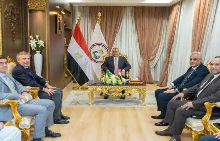 وزير الإنتاج الحربي يستقبل السفير الإيطالي لبحث سبل تعزيز التعاون المشترك في مجالات التصنيع العسكري والمدني