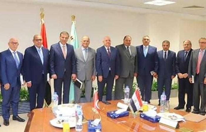 وزير الزراعة يبحث مع وفد تونسي رفيع المستوى تعزيز الاستثمارات الزراعية المشتركة