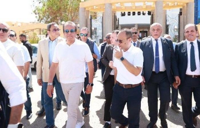 وزير الصحة يوجه بدراسة إنشاء وحدة لزراعة النخاع ومستشفى للصحة النفسية بقنا