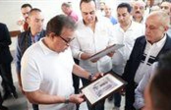 وزير الصحة يرافقه محافظ الأقصر يتفقدان عدد من المنشآت الطبية بالمحافظة