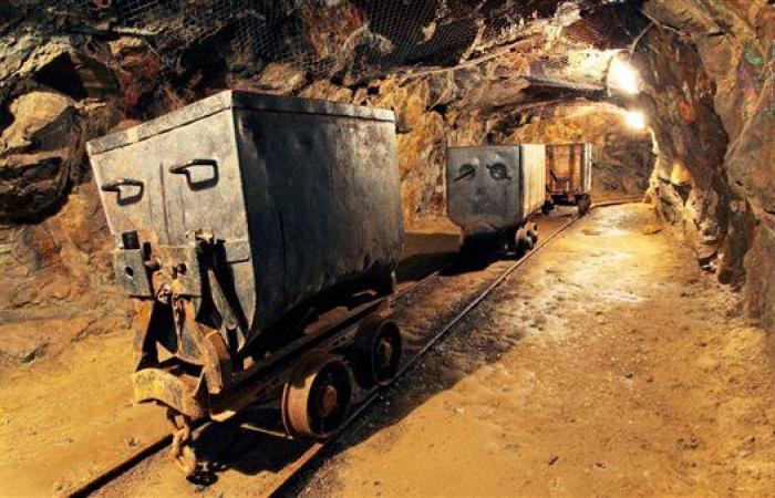 الأردن يوقع أول اتفاقية لتنفيذ مشروع تعدين الذهب جنوب البلاد