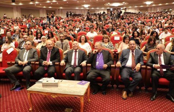 رئيس الطائفة الإنجيلية يشهد حفل تخرج طلبة كلية رمسيس الجديدة