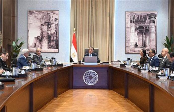 رئيس الوزراء يتابع مستجدات إجراءات تفعيل الربط الإلكتروني بين هيئة التأمين الاجتماعي والمرور