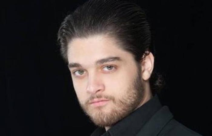 الفنان عمر خورشيد يعلن انفصاله عن زوجته ياسمين الجيلاني
