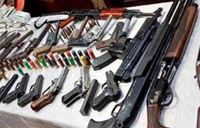 الأمن يلاحق حائزي الأسلحة غير المرخصة ويضبط  161 متهما