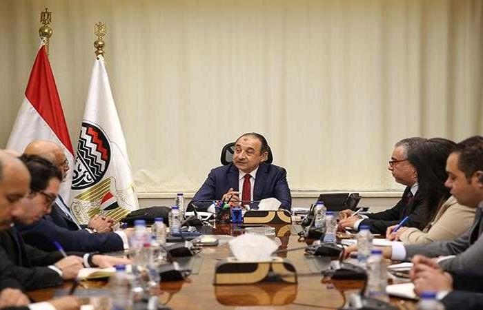 وزير قطاع الأعمال العام يستقبل وفدًا من مجموعة البنك الدولي لبحث تعزيز التعاون المشترك
