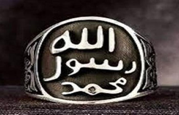حكم التبرك بشعر النبي عليه الصلاة والسلام وغيره من آثاره الشريفة
