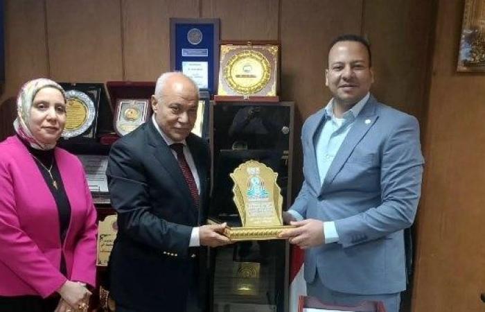 وكيل وزارة الصحة بالبحيرة يستقبل رئيس جامعة رشيد لبحث أوجه التعاون المشترك