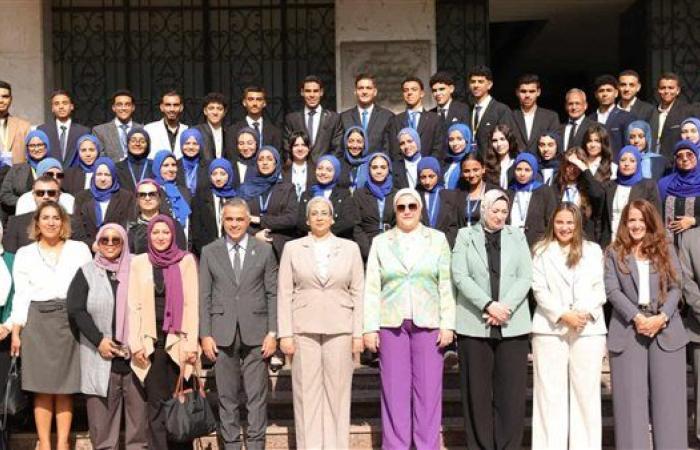 رئيسة القومي للمرأة تشارك في جلسة حوارية بالمعسكر التدريبي لبرنامج قادة مدارس الجمهورية