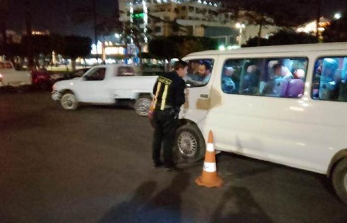 ضبط 26 سيارة ميكروباص سيرفيس مخالفة وسحب رخصها بأسوان