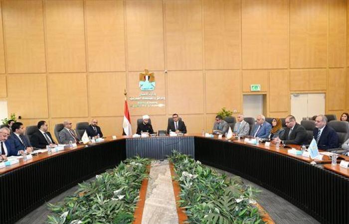 وزيرا الإسكان والأوقاف يناقشان عددًا من الملفات المشتركة