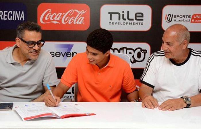 الزمالد يمدد تعاقده مع أحمد صفوت صانع ألعاب فريق 2009