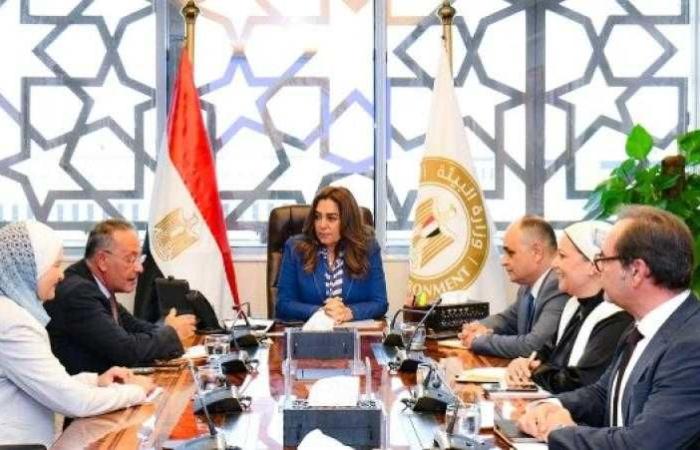 وزيرة التنمية تلتقي الرئيس التنفيذي لهيئة المتحف المصري الكبير لبحث مختلف الجوانب البيئية للمتحف