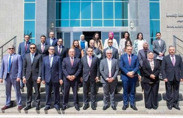 رئيس اقتصادية قناة السويس يستقبل وفد التمثيل التجاري للتعريف بمقومات الهيئة والفرص الاستثمارية المتاحة