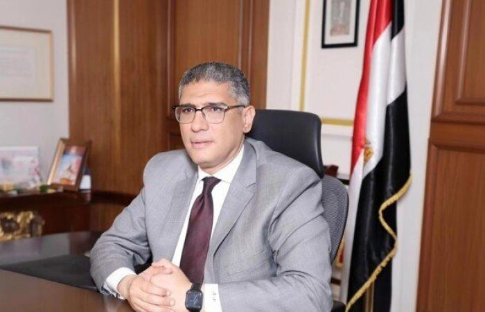 محافظ الجيزة يترأس اجتماع اللجنة العليا للإعلانات لبحث تنظيم المنظومة وتعظيم الموارد