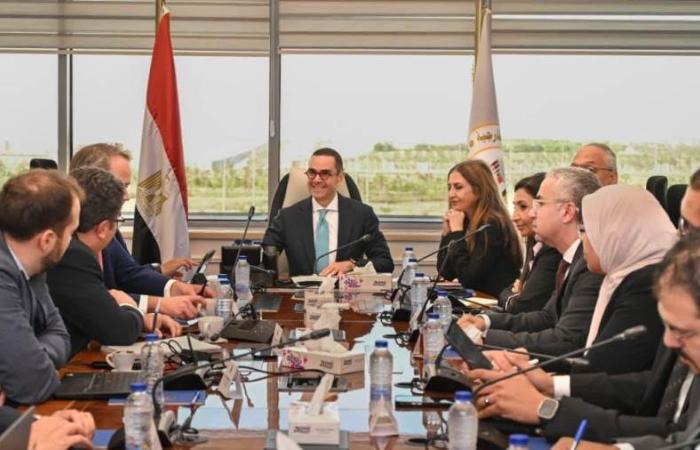 اجتماع وزير الاستثمار والتجارة الخارجية مع وفد مؤسسة S&P Global
