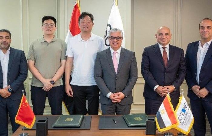 اقتصادية قناة السويس توقع عقد مشروع (هايان شيمي) الصينية لإنتاج مواد التعبئة والطباعة