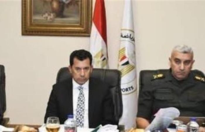 وزير الرياضة يبحث الفرص الاستثمارية وتطوير الأداء المالي والإداري لاستاد القاهرة