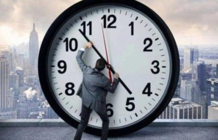 موعد تغيير الساعة في مصر وتطبيق التوقيت الشتوي 2025