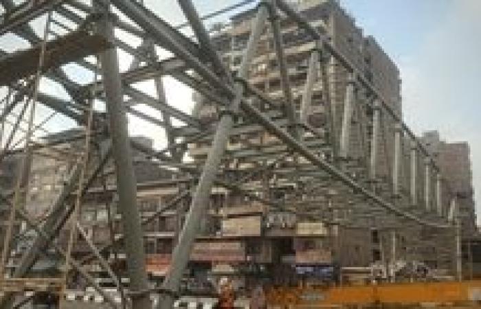محافظ القليوبية يتابع أعمال تركيب الهيكل المعدني لكوبري المشاة بمحور العصار