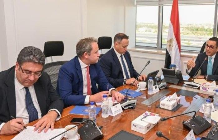 وزير الاستثمار يلتقي وفد S&P Global لبحث التصنيف الائتماني وآفاق الاقتصاد