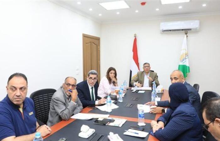 محافظ الجيزة يقود اجتماعًا حاسمًا لتنظيم الإعلانات وتعظيم موارد المحافظة.. صور