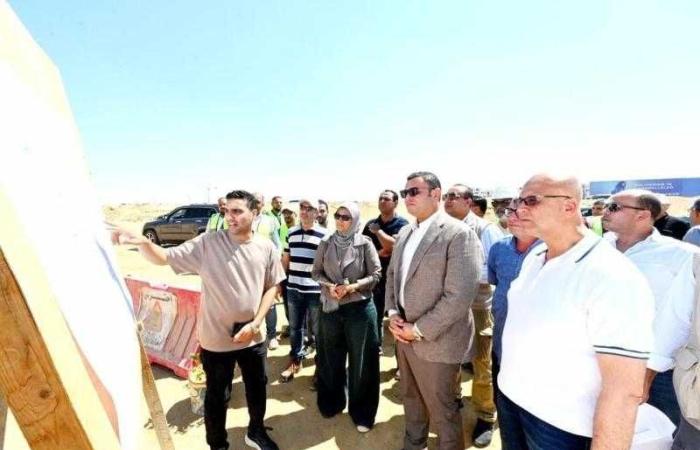 وزير الإسكان يتفقد مشروعات شبكات الطرق والمرافق بتوسعات مدينة الشيخ زايد