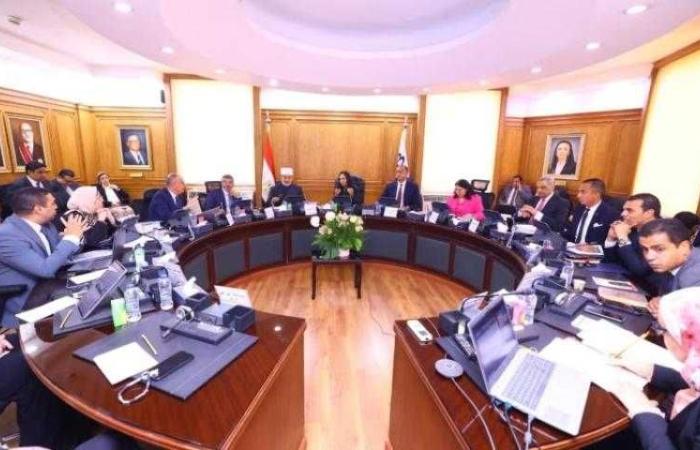 وزيرة التضامن الاجتماعي تترأس اجتماع مجلس إدارة بنك ناصر الاجتماعي بعد إعادة تشكيله