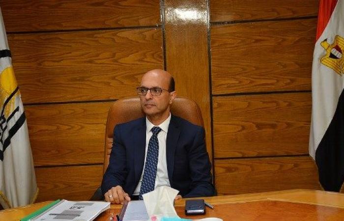 رئيس جامعة أسيوط يوجه بتوفير منحة دراسية كاملة لأول كفيفة تلتحق بكلية التجارة