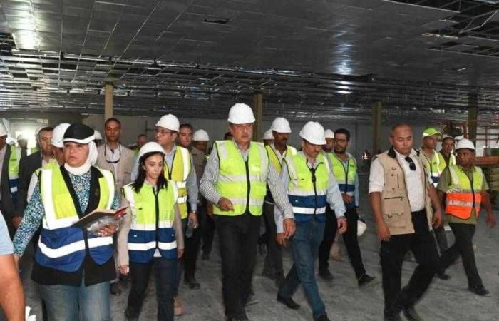 وزير قطاع الأعمال يتابع تقدم العمل بمشروع مجمع المصانع الجديدة بشركة مصر للغزل والنسيج