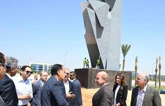 رئيس الوزراء يُتابع أعمال التطوير الجارية بالمنطقة المُحيطة بالمتحف المصري الكبير