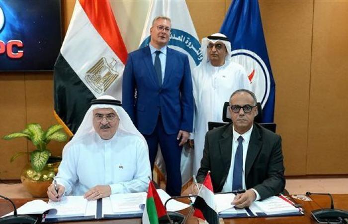 وزارة البترول توقع 3 اتفاقيات جديدة للبحث عن البترول والغاز باستثمارات 121 مليون دولار