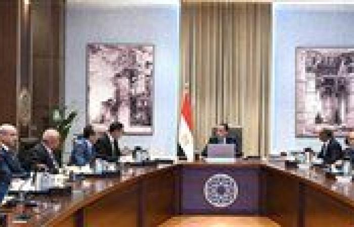 رئيس الوزراء يُتابع خطة التوسع في إقامة محطات تحلية مياه البحر