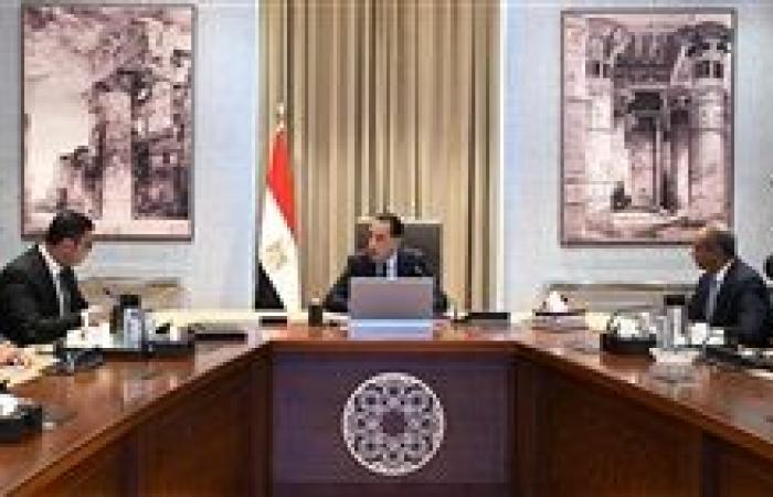 رئيس الوزراء يتابع الخطة التنفيذية للتوسع فى إقامة محطات تحلية مياه البحر