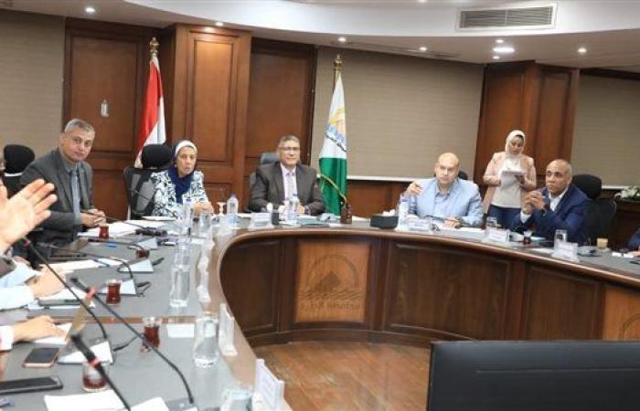 محافظ الجيزة يناقش مخططات تطوير منطقة عزبة الصفيح بأبو رواش