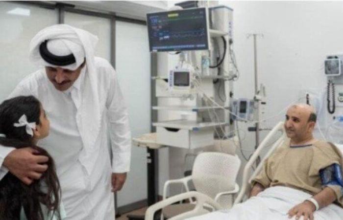 أمير قطر يزور جرحى الهجوم الإسرائيلي على الدوحة