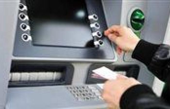 ماذا تفعل إذا ابتلعت ماكينة الـATM بطاقة الفيزا؟ أسباب وخطوات استرجاعها.