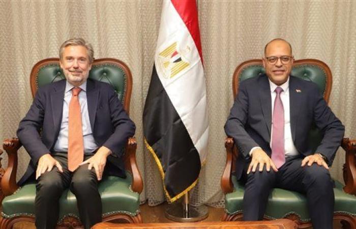 وزير العمل يلتقي السفير الإيطالي بالقاهرة لبحث مكافحة الهجرة غير الشرعية وتنقل الأيدي العاملة