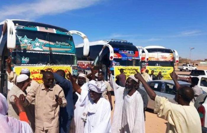 محافظ أسوان: تسهيل عودة 12,470 سوداني لوطنهم عبر 277 أتوبيسًا و25 سيارة