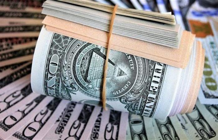 الدولار يتراجع قبل قرار الفائدة من بنك الاحتياطي الفيدرالي الأمريكي
