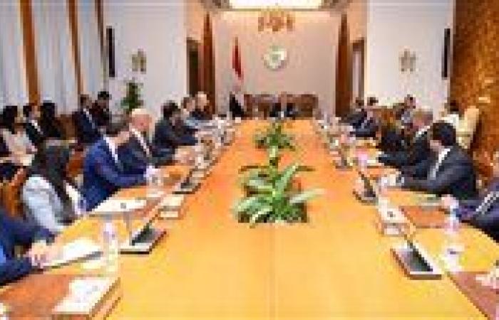 وزير الخارجية يجتمع مع قيادات وأعضاء قطاع الشئون متعددة الأطراف والامن الدولى
