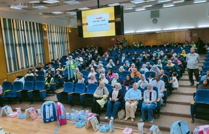 توزيع 200 حقيبة مدرسية على طلاب الأسر الأولى بالرعاية في القليوبية