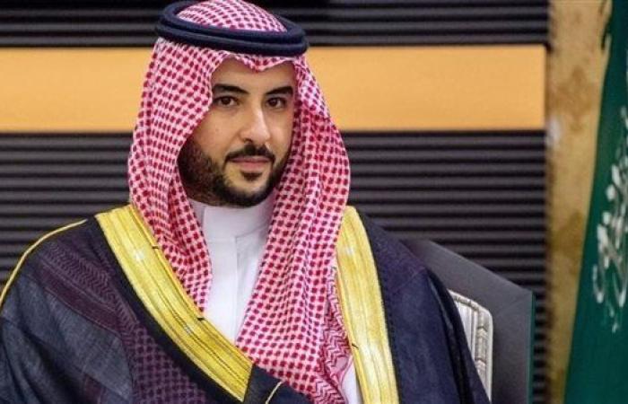 وزير الدفاع السعودي وقائد القيادة المركزية الأمريكية يبحثان تعزيز التعاون الدفاعي
