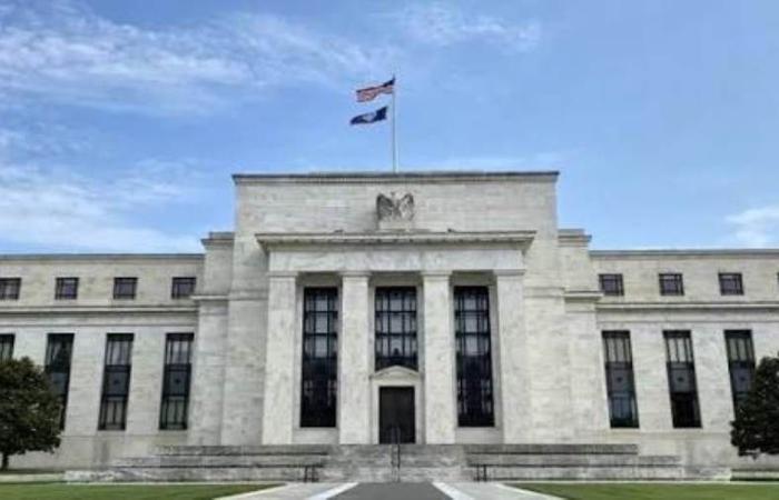 الفيدرالي الأميركي يخفض أسعار الفائدة 25 نقطة أساس لتصل إلى نطاق بين 4 و 4.25%