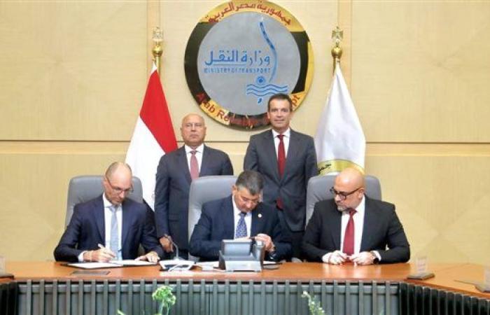 مصر توقع 3 عقود مع شركة "كاف" الإسبانية لتأهيل وصيانة قطارات مترو الأنفاق