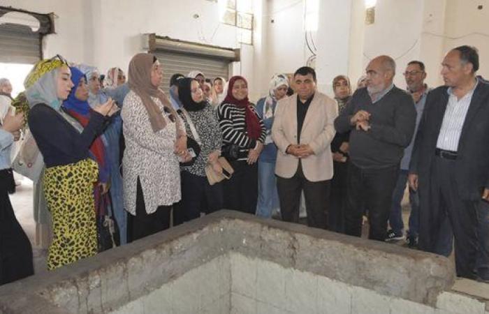 فتيات ملتقى "أهل مصر" تتعرف على مراحل استخراج زيت الزيتون بمعصرة العريش.. صور