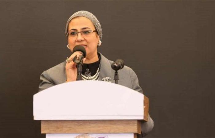 القومي للمرأة يتفقد خدمات برنامج "تحويشة" و"بطاقتك حقوقك" بأسوان