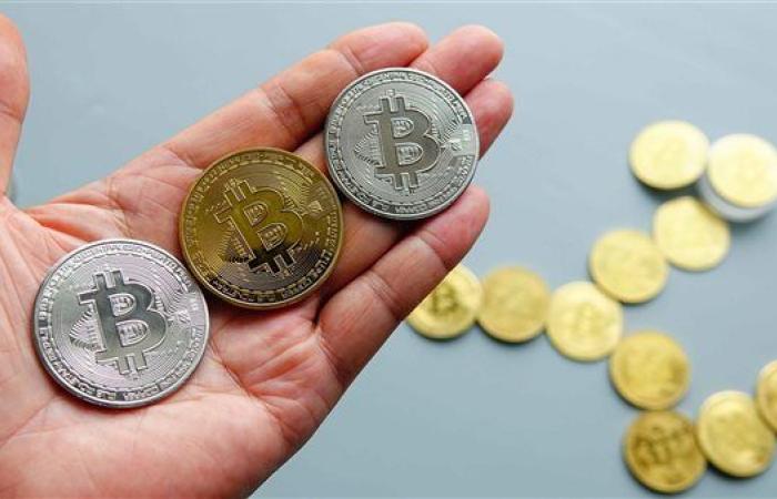 أسعار ومؤشرات العملات الرقمية اليوم.. بيتكوين تهيمن وتراجع جماعي لمعظم العملات