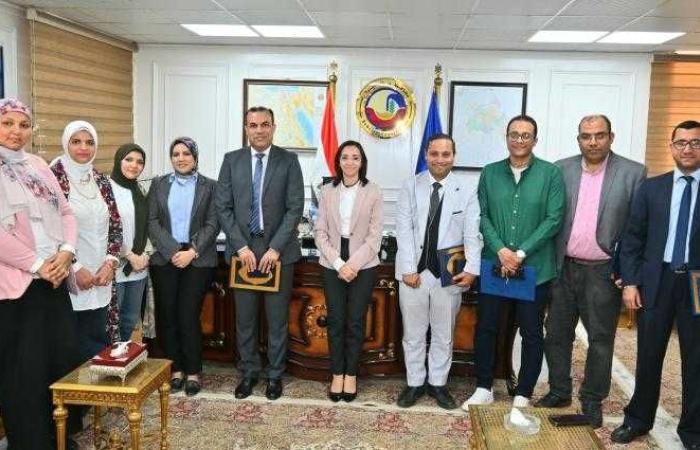 محافظ البحيرة تكرّم الفريق الطبي بمستشفى صدر ...