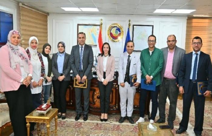 محافظ البحيرة تكرّم الفريق الطبي بمستشفى صدر دمنهور الفاىز بالجائزة الماسية الدولية للجلطات